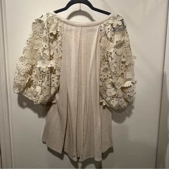 NEW Umgee 1X Cream Floral Lace Sleeve Blouse - Picture 10 of 12